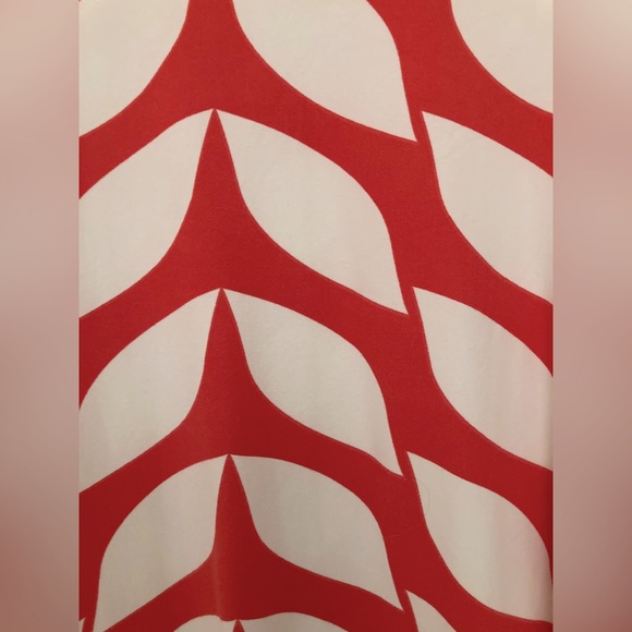 LuLaRoe Classic T — size XS — coral & cream leaf print - Picture 2 of 9